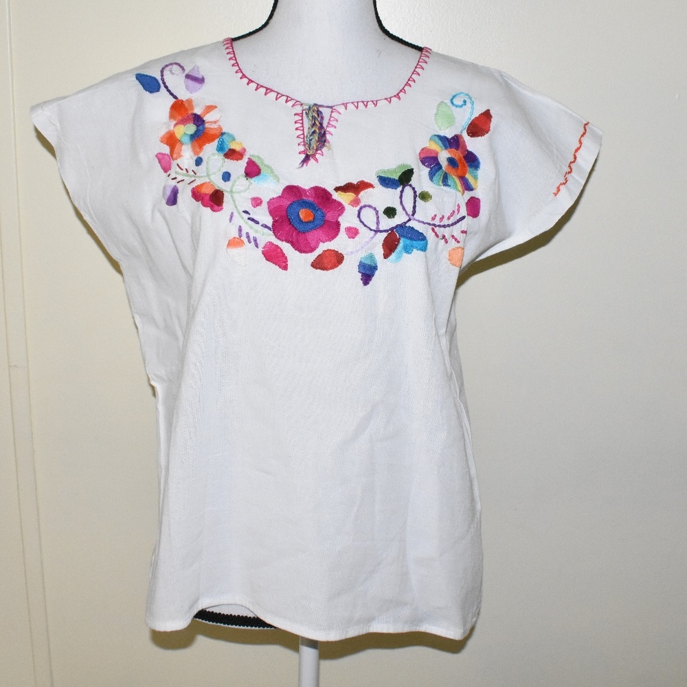 HAND MADE EMBROIDERE MEXICAN BLOUSE.